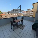 Welcoming Flat With A Magnificent Terrace شقة