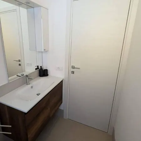 Apartament Welcoming Flat With A Magnificent Terrace